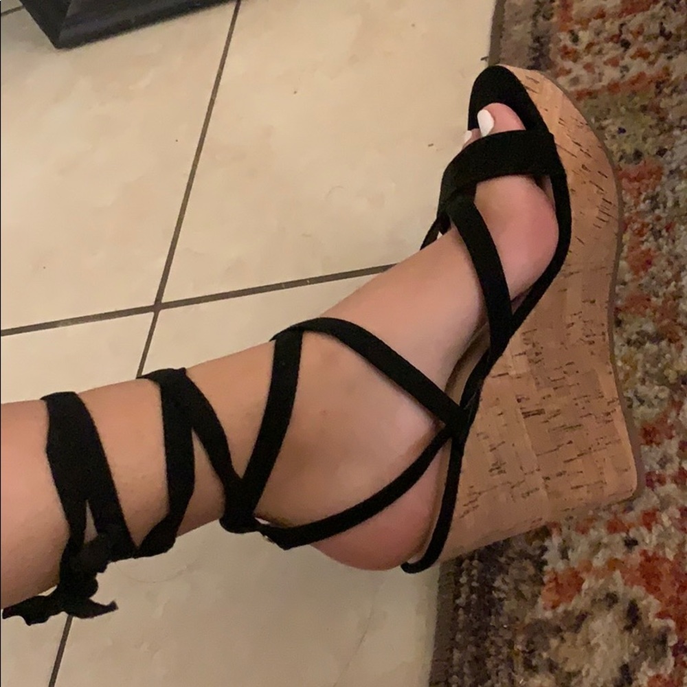 GUESS wrap wedges - Picture 3 of 4